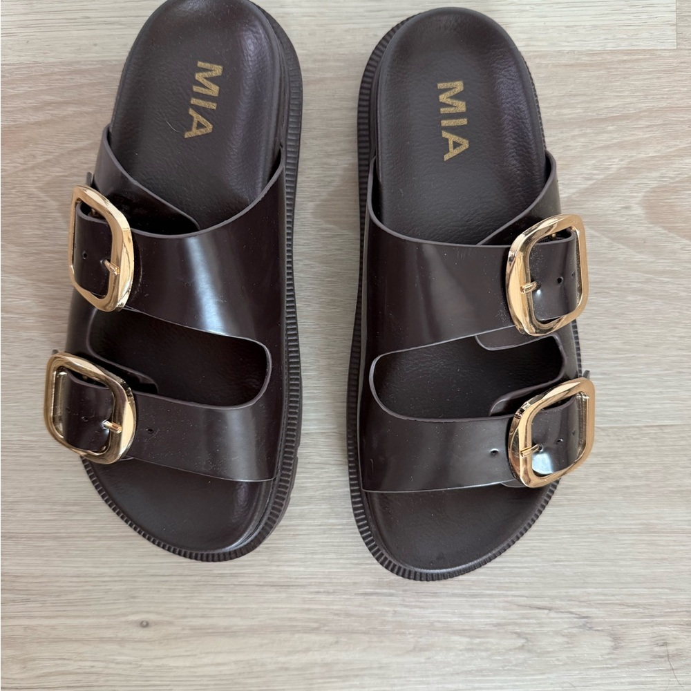 MIA Buckle Sandals with Gold Buckles Size 6 - Picture 2 of 4
